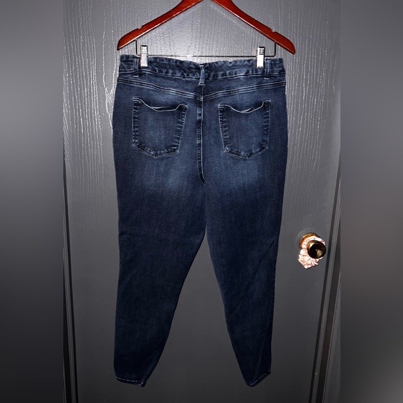 m jeans by maurices™ Limitless Jeggings— Large - Picture 2 of 6